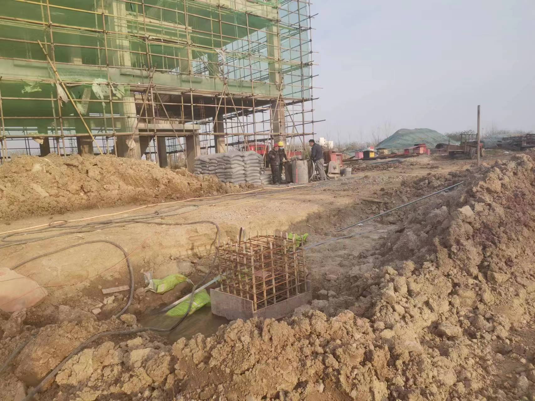 信丰当桥梁出现裂缝的时候应该及时加固修补